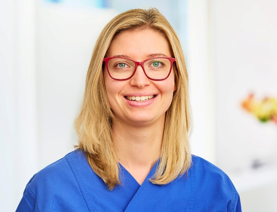 Frau Melanie Pritscher
